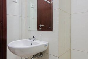 Room | Bathroom | Shower, towels - Cozy Stay 1BR at Asatti Apartment (Pagedangan)