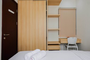 Room | 1 bedroom, bed sheets - Cozy Stay 1BR at Asatti Apartment (Pagedangan)