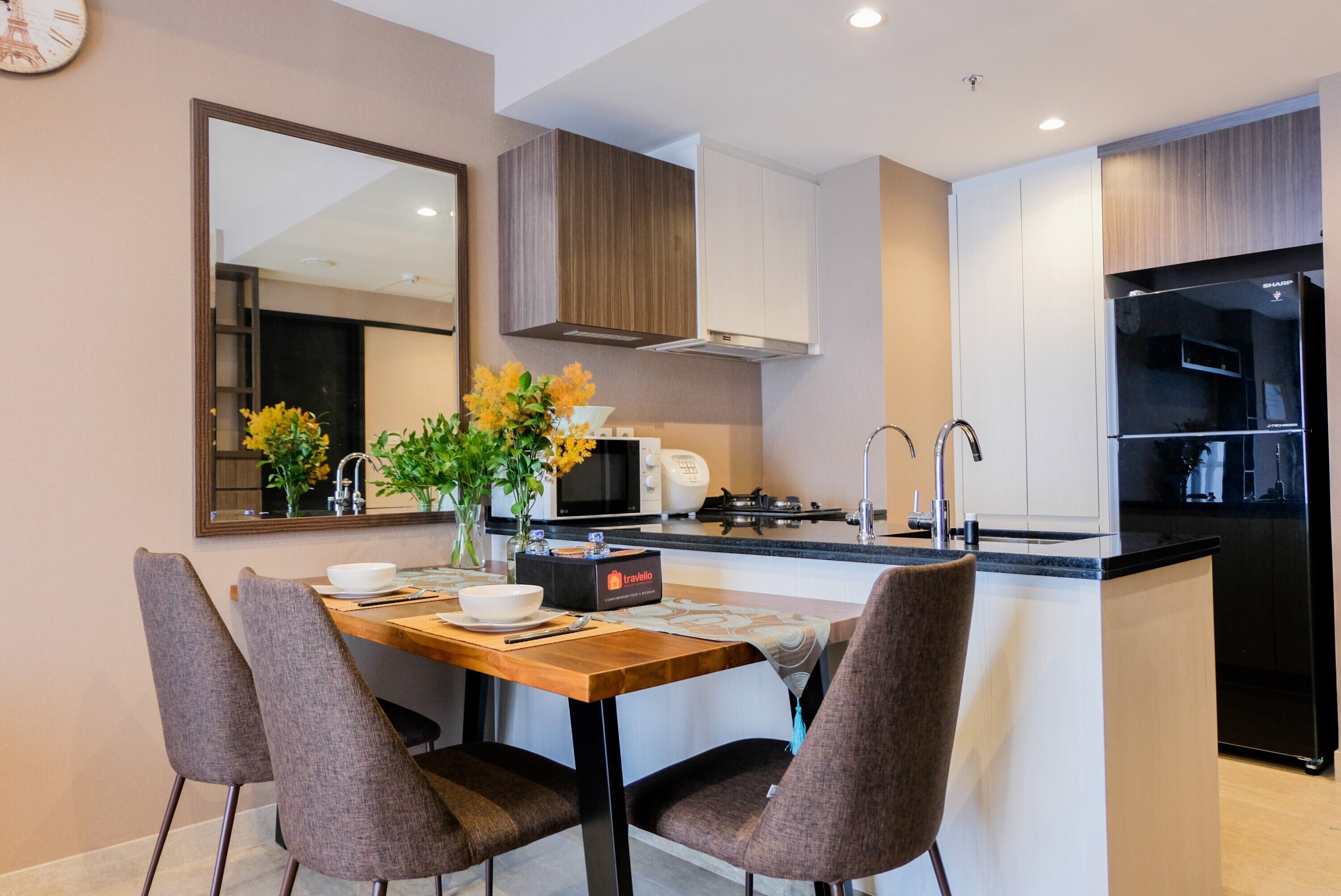 Room | In-room dining