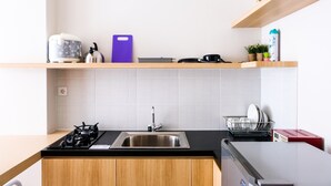 Room | Private kitchen | Fridge, stovetop, cookware/dishes/utensils - Best Price 1BR Apartment at Asatti near BSD (Pagedangan)