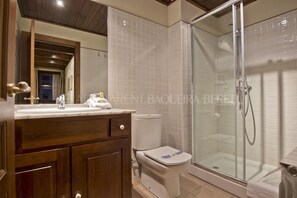 浴缸、提供毛巾