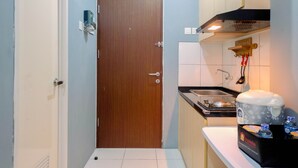 Room | Private kitchen | Fridge, stovetop, cookware/dishes/utensils - Best Price Studio Apartment @ Riverview Jababeka (Cikarang)