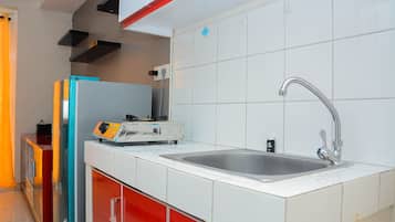 Room | Private kitchen | Fridge, stovetop, electric kettle, cookware/dishes/utensils