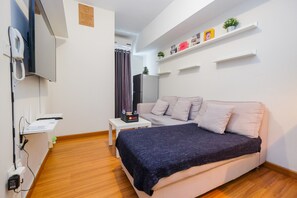 Room | 2 bedrooms, free WiFi, bed sheets - Pool View and Homey 2BR Apartment @ Springlake Summarecon (Bekasi)