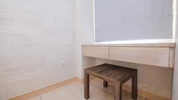 Kamar | Dapur pribadi | Lemari es, kompor, dan peralatan masak/sendok-piring
