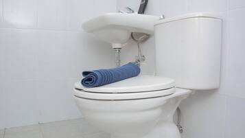 Room | Bathroom | Shower, towels