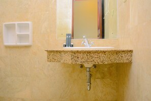 Bathroom - Modern 2BR at The Belleza Apartment (Jakarta)