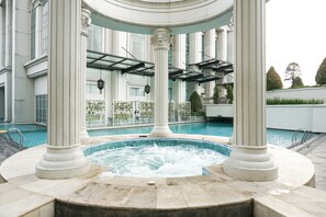 Outdoor pool - Modern 2BR at The Belleza Apartment (Jakarta)
