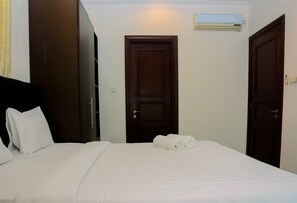 2 bedrooms, free WiFi, bed sheets - Modern 2BR at The Belleza Apartment (Jakarta)