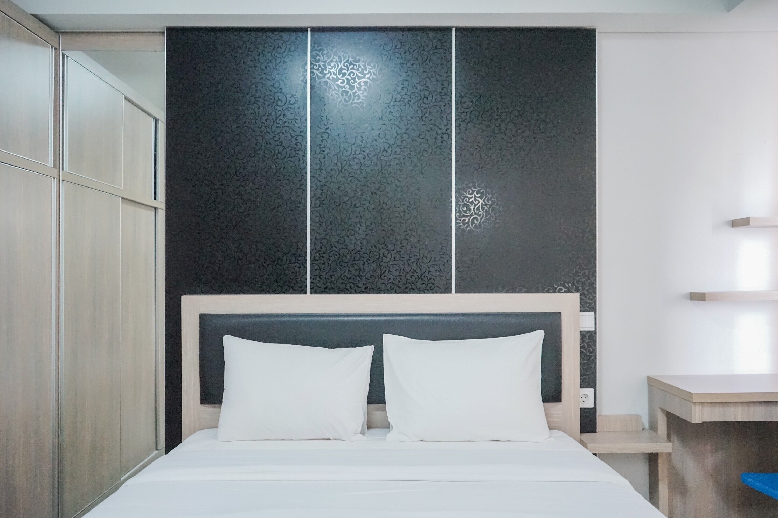 Room | Desk, free WiFi, bed sheets