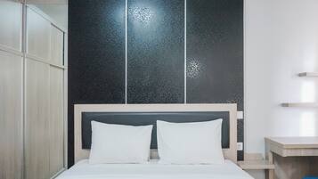 Room | Desk, free WiFi, bed sheets