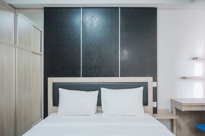 Comfy Studio at Trimezia Beverly Apartment By Travelio