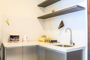 Private kitchen - Studio @ Brooklyn SOHO & Suites Alam Sutera Apartment By Travelio (South Tangerang)