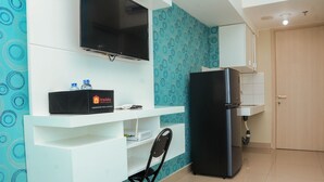 Room | Television - Cozy with City View @ Studio Springlake Bekasi Apartment By Travelio (Bekasi)