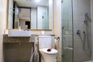 Room | Bathroom | Shower, towels - Best View 1BR Apartment at Gold Coast PIK By Travelio (Jakarta)