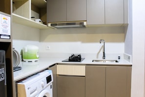 Chambre | Cuisine privée | Réfrigérateur, micro-ondes, plaque de cuisson, bouilloire électrique