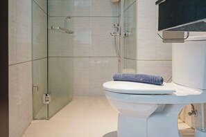 Bathroom - Chic Brooklyn Alam Sutera Studio Apartment By Travelio (South Tangerang)
