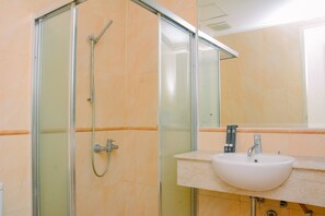 Standard Apartment | Bathroom