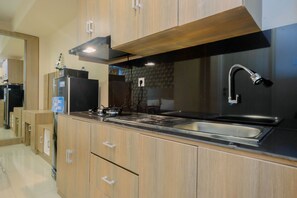 Zimmer | Eigene Küche | Kühlschrank, Herdplatte, Wasserkocher, Kochgeschirr/Geschirr/Besteck