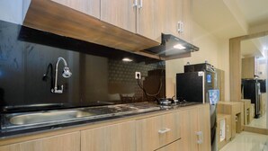 Room | Private kitchen | Fridge, stovetop, cookware/dishes/utensils - Premium Studio @ Grand Kamala Lagoon Apartment By Travelio (Bekasi)