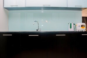 Room | Private kitchenette | Fridge, stovetop, cookware/dishes/utensils - Comfy and Spacious 2BR The Masterpiece Epicentrum Apartment By Travelio (Jakarta)