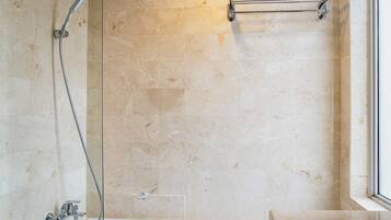 Room | Bathroom | Shower, towels