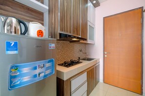 Room | Private kitchen | Fridge, stovetop, electric kettle, cookware/dishes/utensils