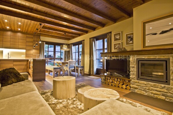 TV, fireplace, DVD player - Bosque de Valgrande - Val de Ruda (Baqueira)