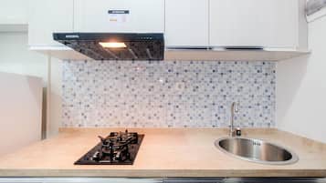 Rum | Eget kök | Kylskåp, spishäll och grytor/köksredskap