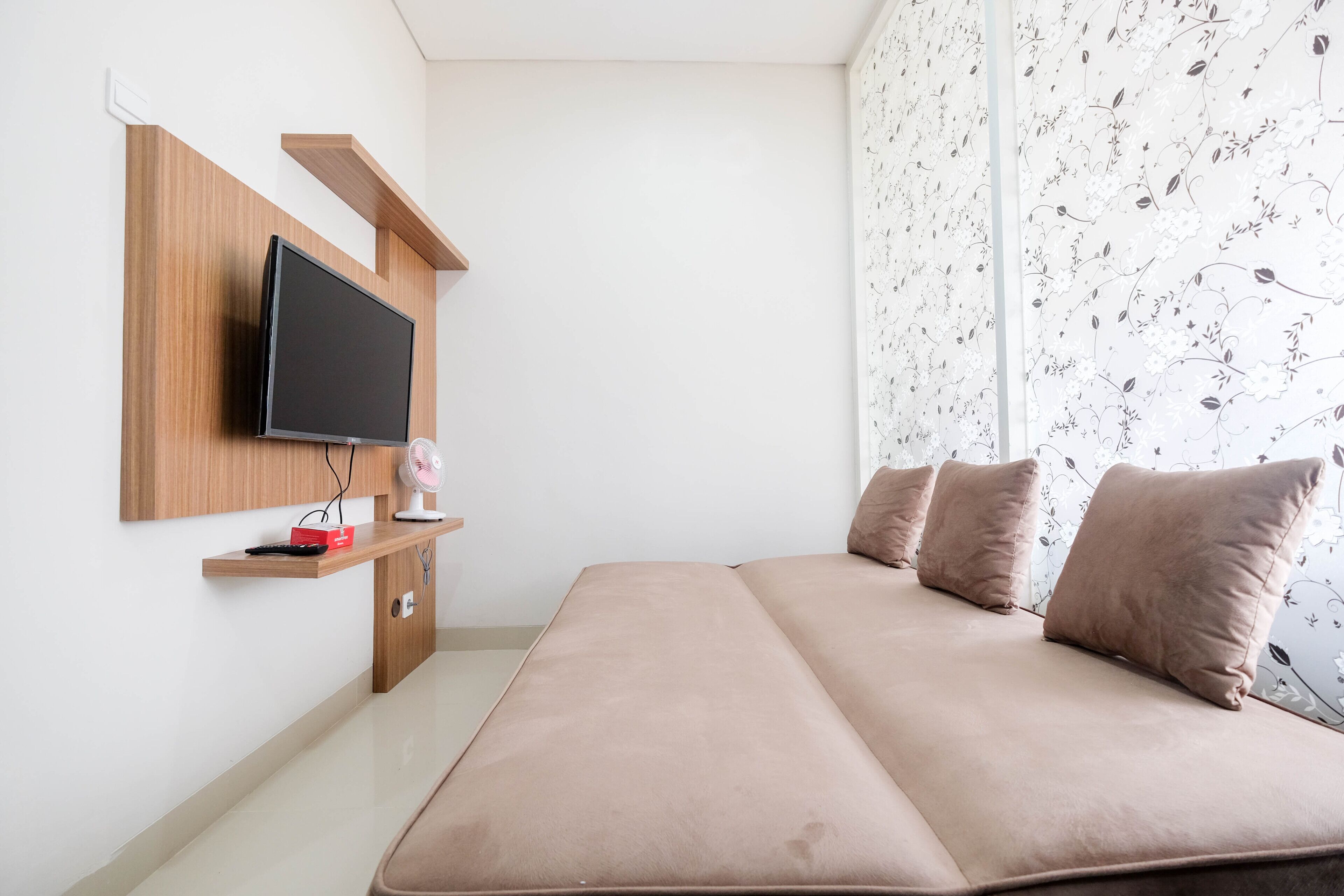 Room | 1 bedroom, desk, bed sheets