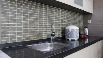 客房 | 私人小型廚房 | 雪櫃、爐具、廚房用具/餐具/器皿