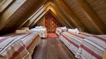 5 slaapkamers, een bureau, beddengoed