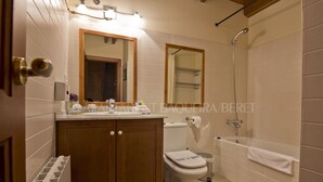 A bathroom with a wooden vanity, a toilet, a bathtub, and a shower. - Sendrosa - Val de Ruda (Baqueira)