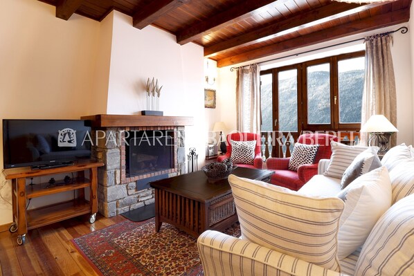 Téléviseur, foyer, chaîne audio