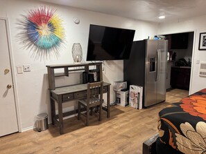 1 室のベッドルーム、アイロン / アイロン台、WiFi (無料)、ベッドシーツ