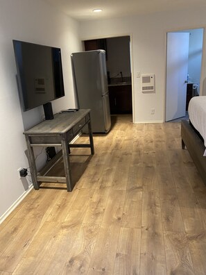 1 slaapkamer, een strijkplank/strijkijzer, gratis wifi, beddengoed
