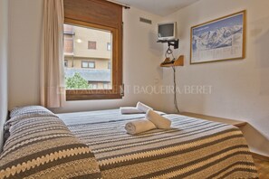 Bureau, Wi-Fi gratuit, draps fournis