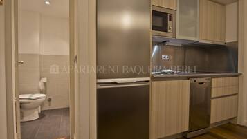 Fridge, microwave, dishwasher, coffee/tea maker