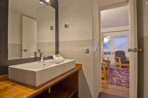 Douche, serviettes fournies