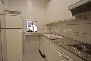 Fridge, microwave, dishwasher, coffee/tea maker