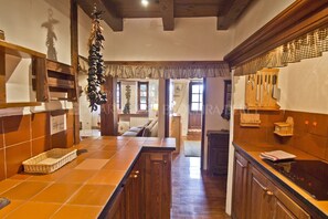 Kjøleskap, mikrobølgeovn, ovn og oppvaskmaskin