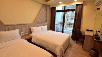 Escritorio, cortinas blackout, wifi gratis y ropa de cama