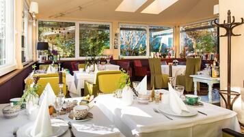 包含每日自助早餐