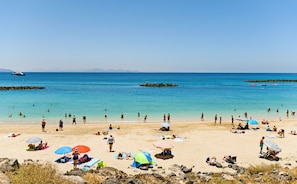 Beach - Apartment 1 Small block of 6 apartments,  a stones through from Marina Rubicon (Playa Blanca)