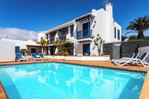 Piscine extérieure, piscine chauffée