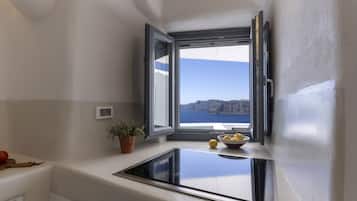 Deluxe-villa - havudsigt | Privat tekøkken | Køleskab, mikrobølgeovn, kaffe-/temaskine, elkedel