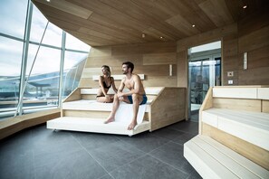 Sauna, hot tub, steam room