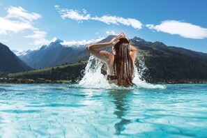 Sauna, hot tub, steam room