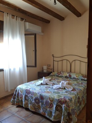 4 dormitorios, cuna de viaje, wifi gratis y ropa de cama