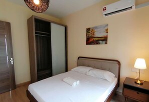 Apartment, 3 Bedrooms (2F 2812) | 3 bedrooms, individually decorated, individually furnished